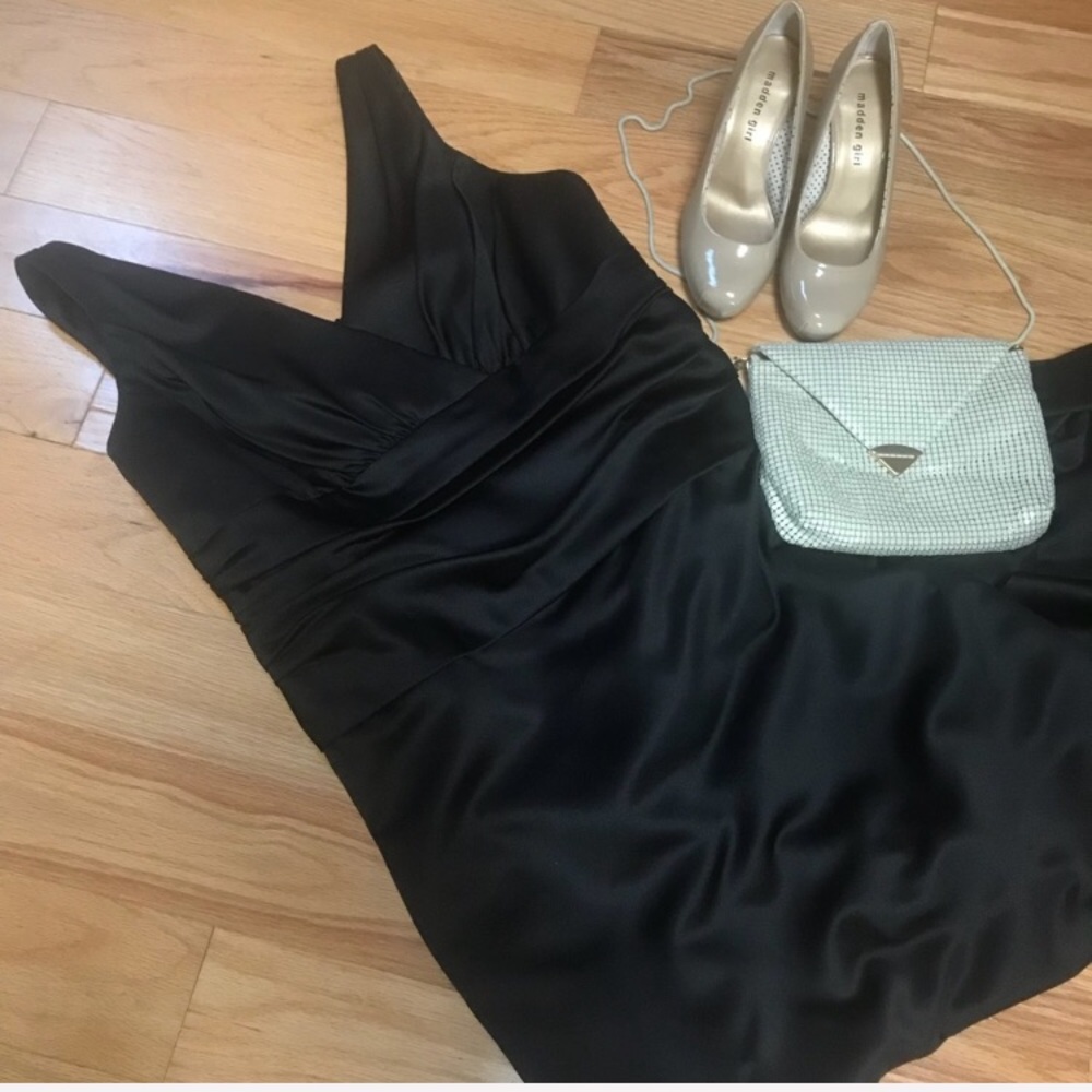 NWT🔥Sleeveless Satin V-Neck Dress with Slim Skirt